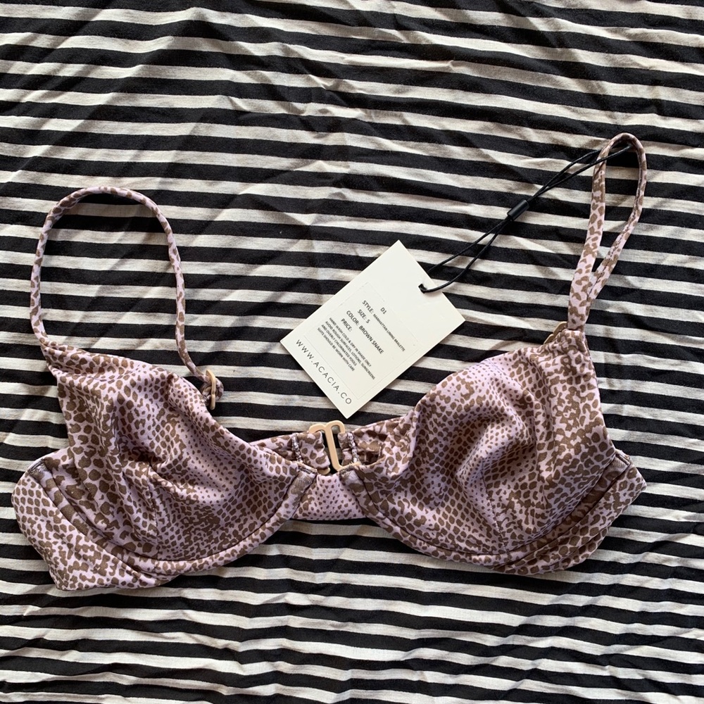 Acacia Manhattan top
